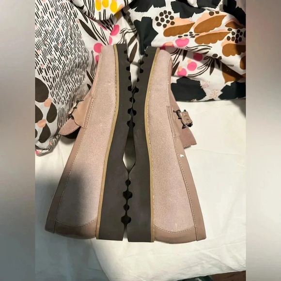 Donald J. Pliner Clio Loafer color salmon size 7.5 - Picture 3 of 7